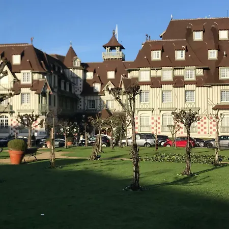 Le Royal Appartement Deauville Buitenkant foto